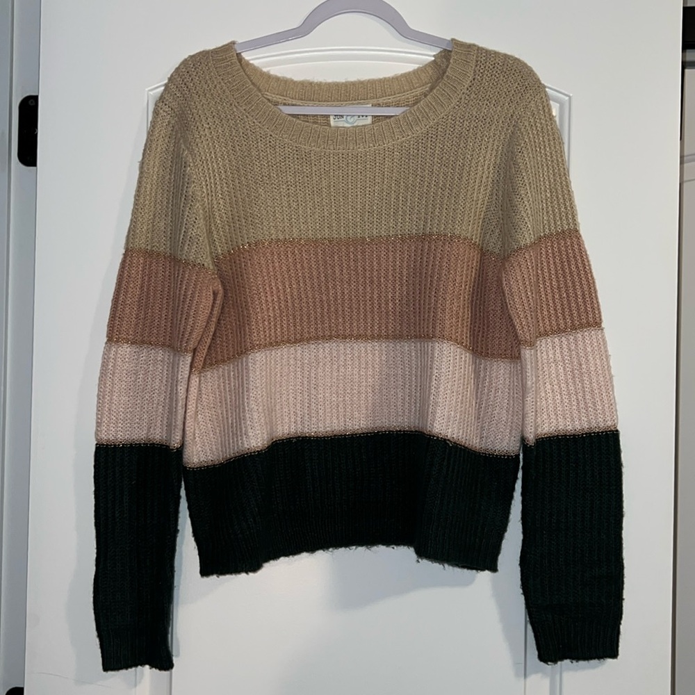 Francesca’s sweater size medium in great condition